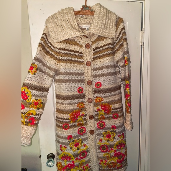 Sleeping On Snow hand stitched flower cardigan - Picture 4 of 7